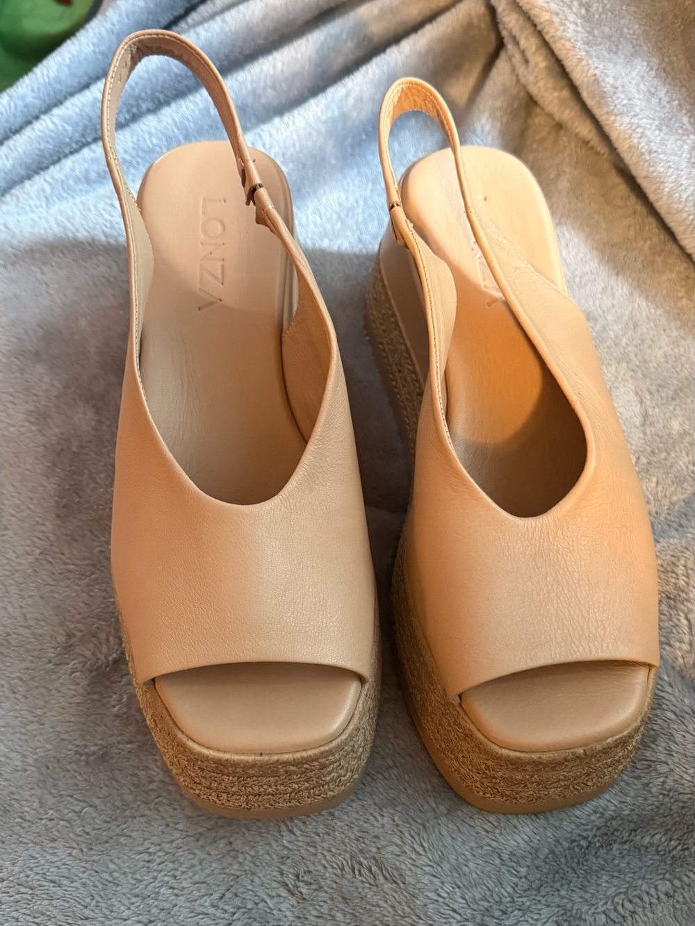 NWOT LONZA Beige Platform Wedges 9/40